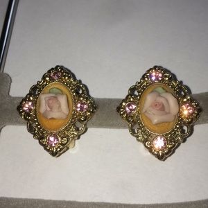 Clip earrings